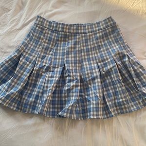 Cute plaid mini skirt size L. Never worn